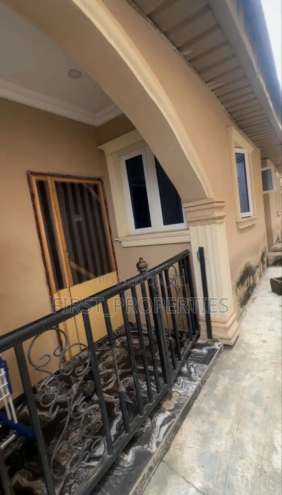 6bdrm Bungalow in Poultry Eleha Elebu, Ibadan for sale in Ibadan