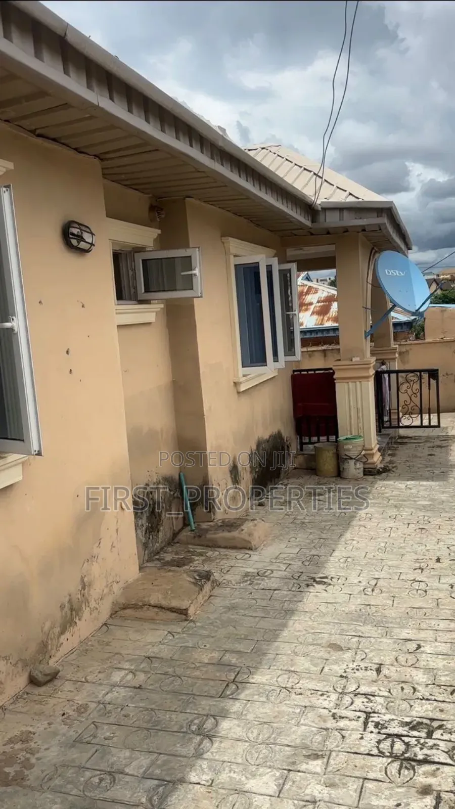 6bdrm Bungalow in Poultry Eleha Elebu, Ibadan for sale in Ibadan