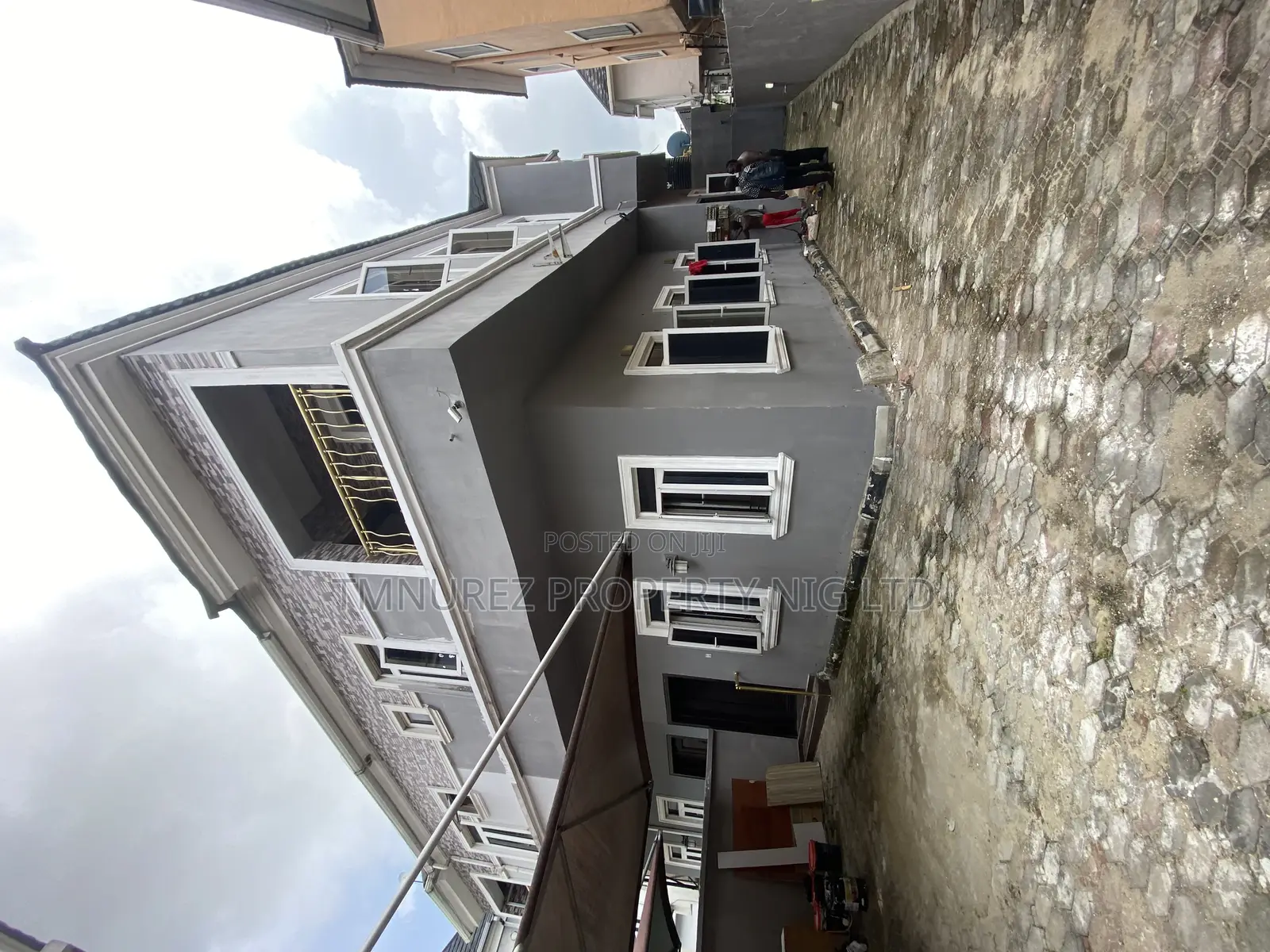 Studio Apartment in Bera Estate, Chevron for rent in Chevron