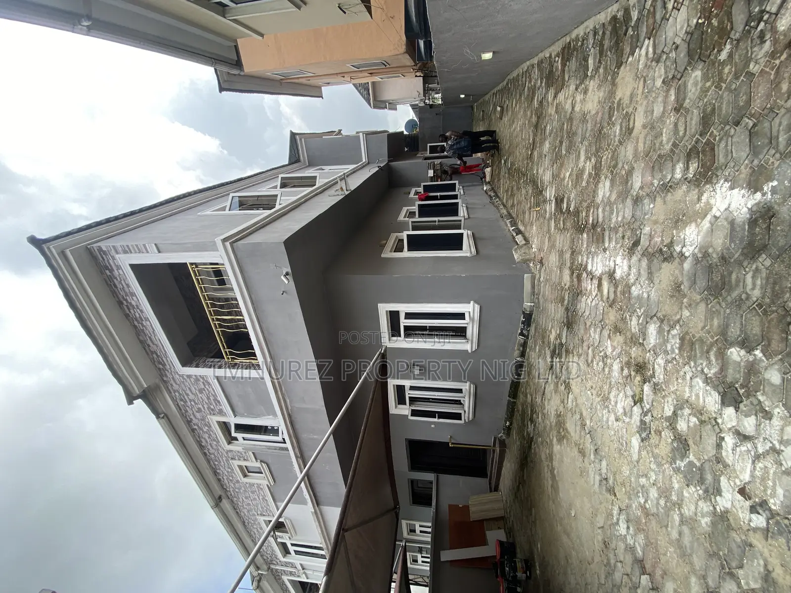 Studio Apartment in Bera Estate, Chevron for rent in Chevron