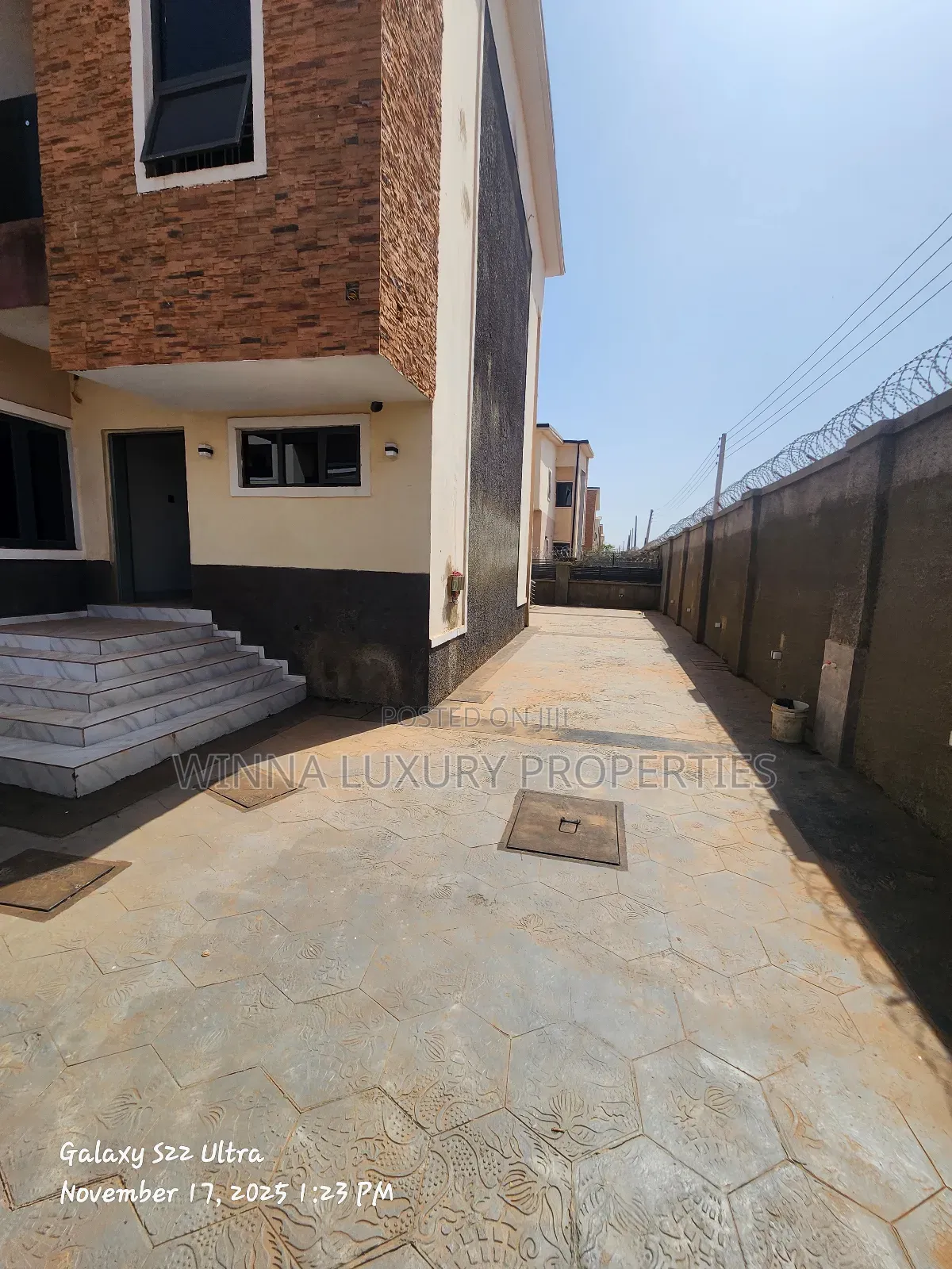 4bdrm Duplex in Around Apo Mechanic for sale in Apo District