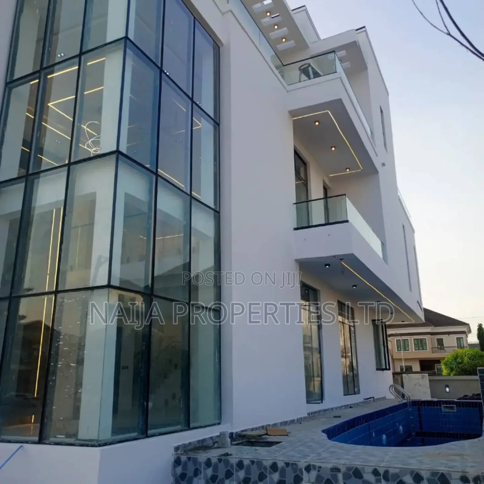 5bdrm Duplex in Lakeview Estate, Lekki for sale in Lekki