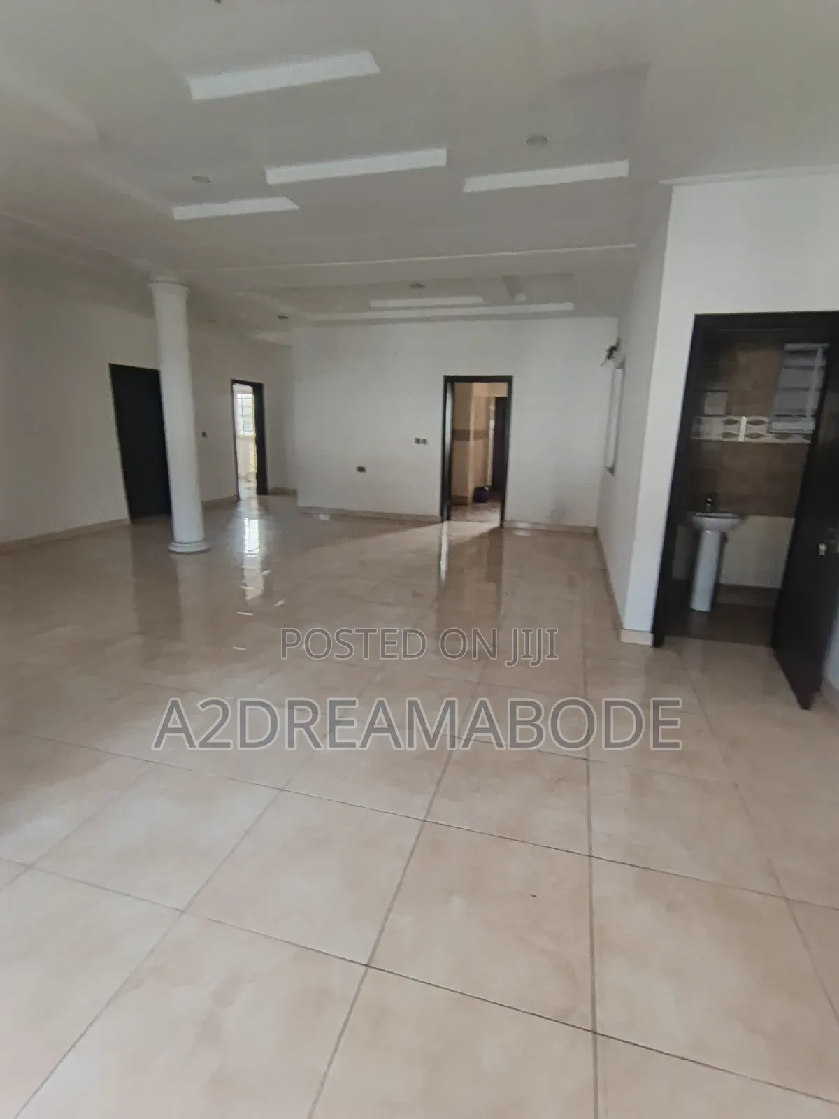 3bdrm Apartment in Ikeja Gra for rent in Ikeja