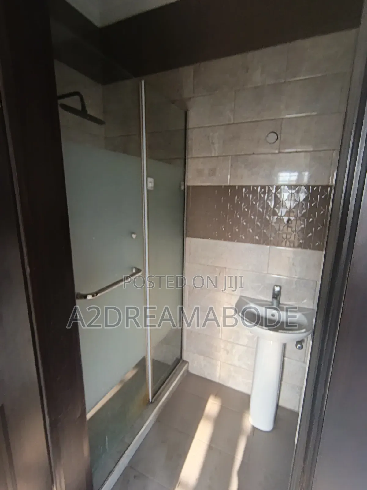 3bdrm Apartment in Ikeja Gra for rent in Ikeja