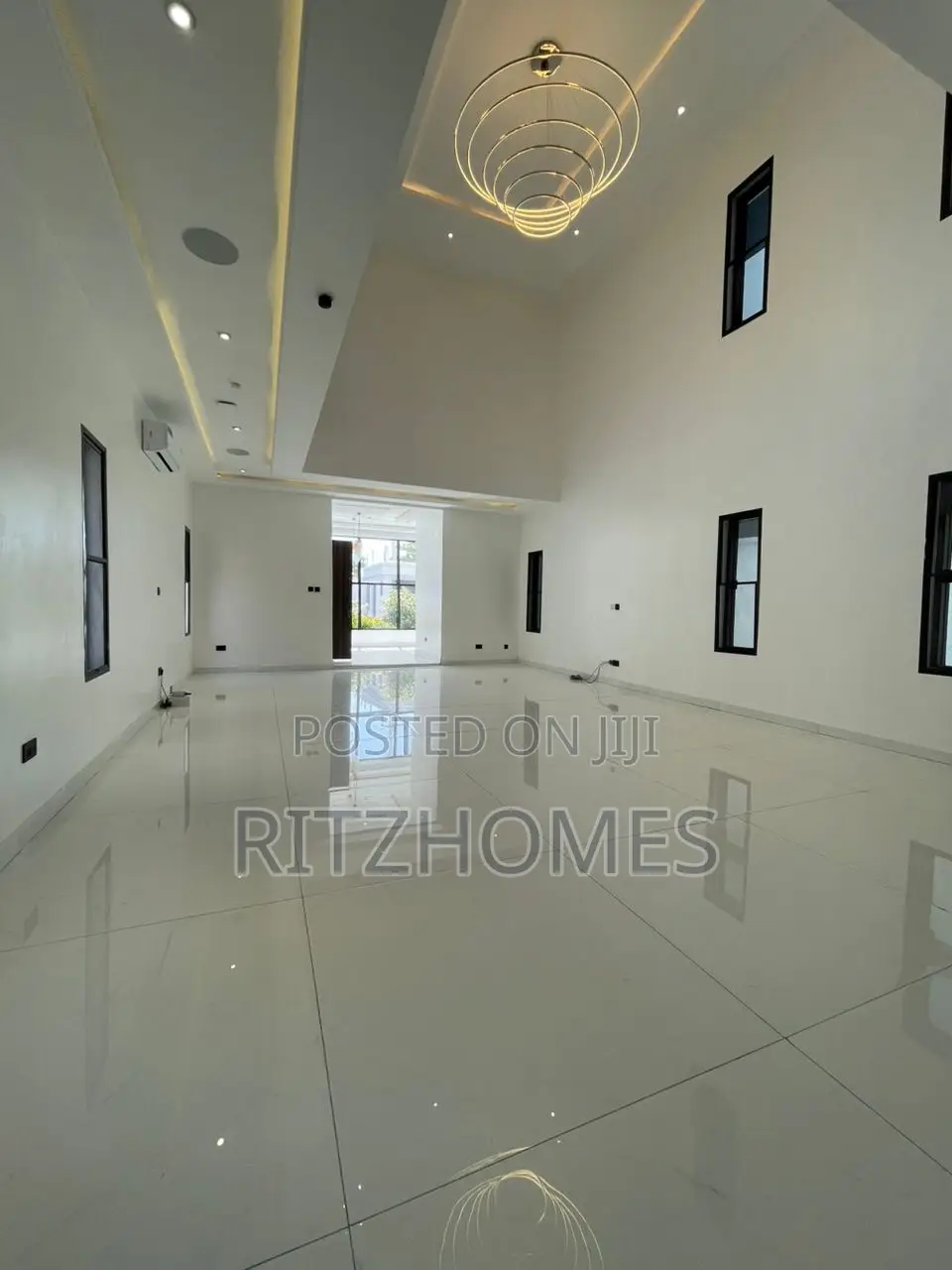 5bdrm Duplex in Lekki Phase 1 for sale in Lekki Phase 1