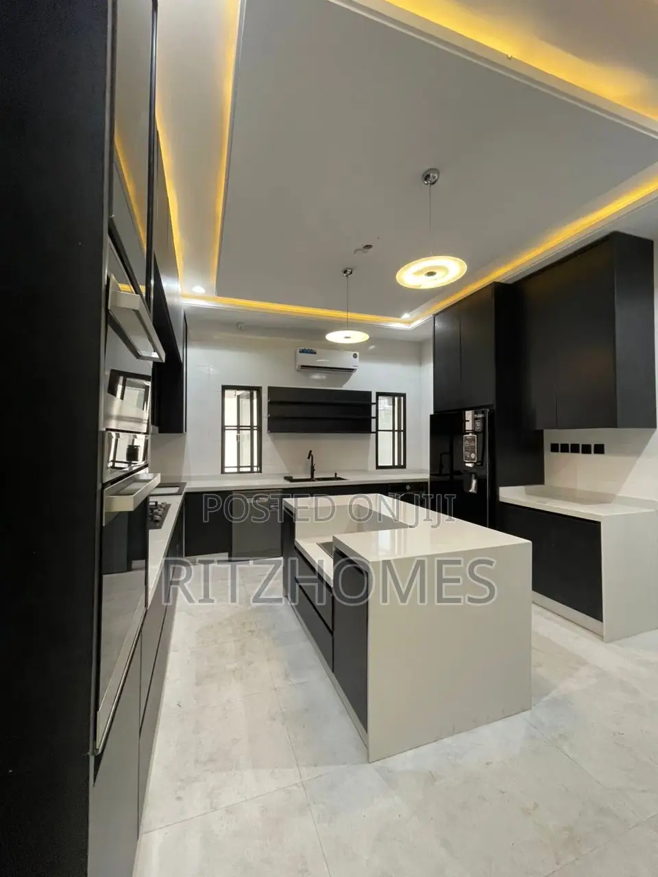 5bdrm Duplex in Lekki Phase 1 for sale in Lekki Phase 1