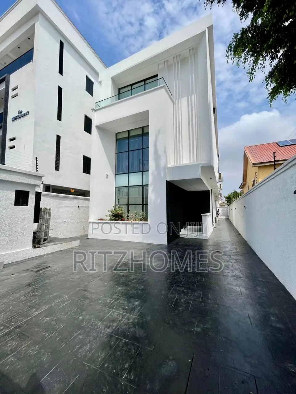 5bdrm Duplex in Lekki Phase 1 for sale in Lekki Phase 1
