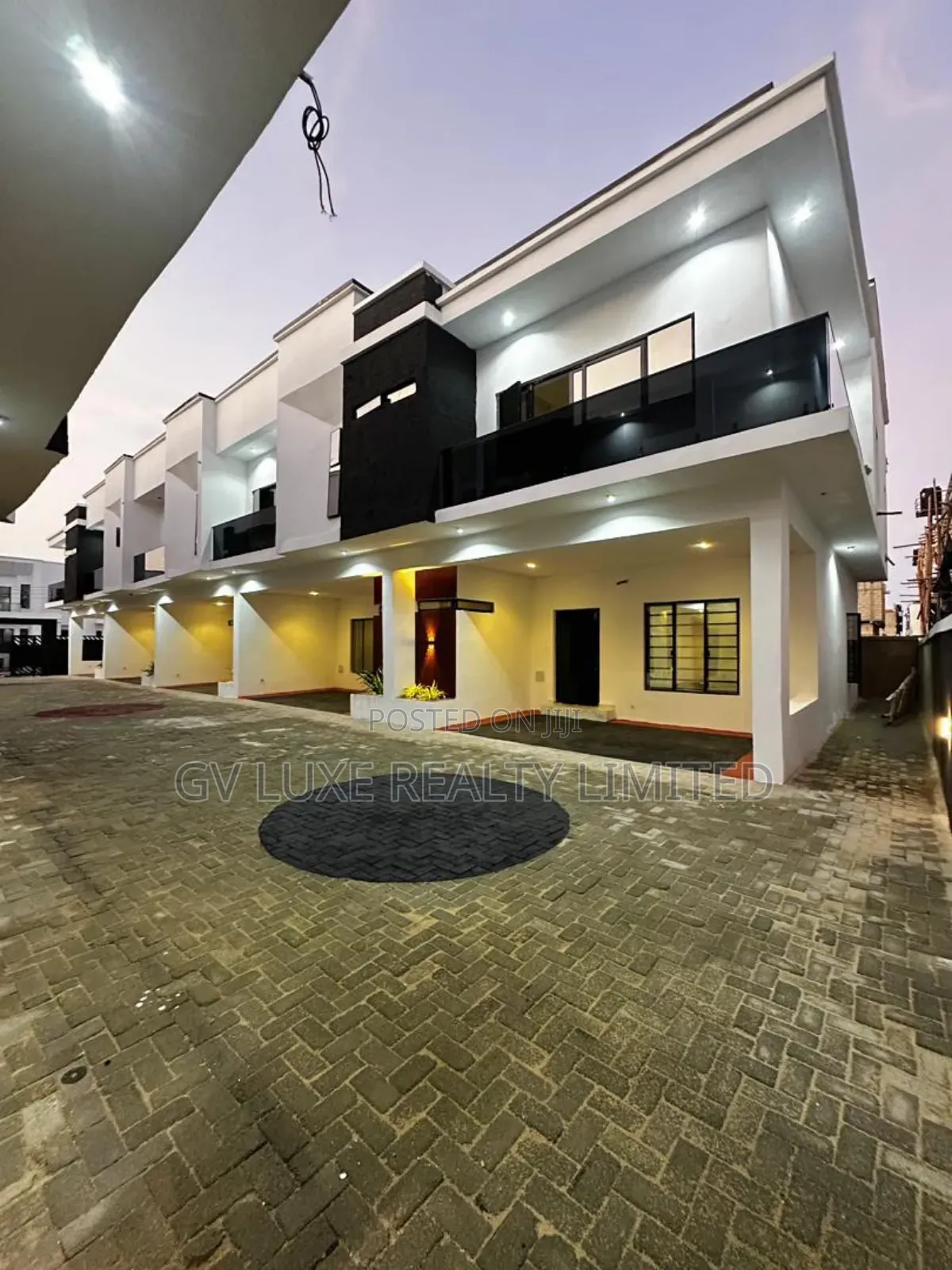 3bdrm Duplex in Ikota for rent in Ikota