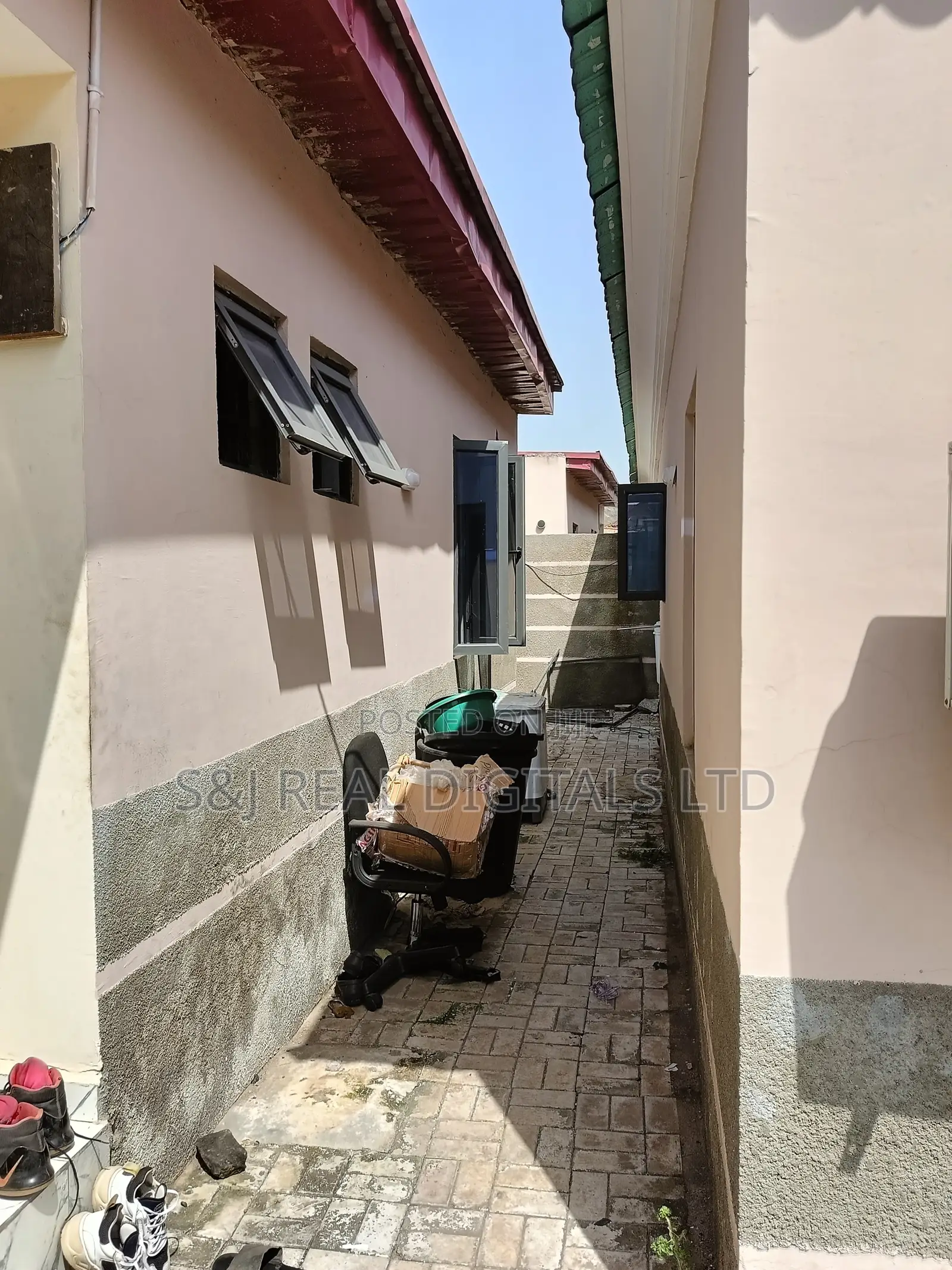 2bdrm Apartment in Sabon Lugbe for sale in Sabon Lugbe