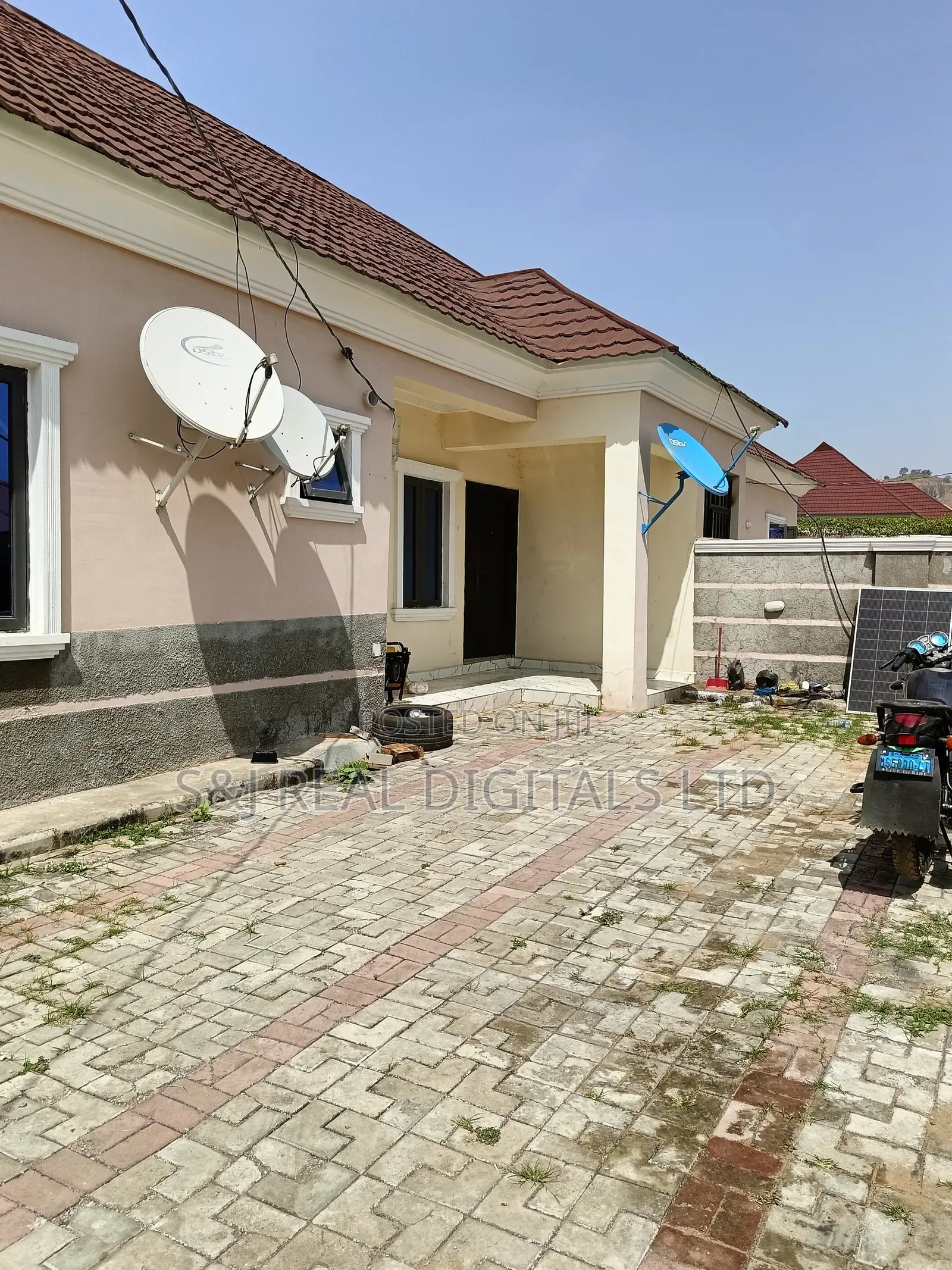 2bdrm Apartment in Sabon Lugbe for sale in Sabon Lugbe