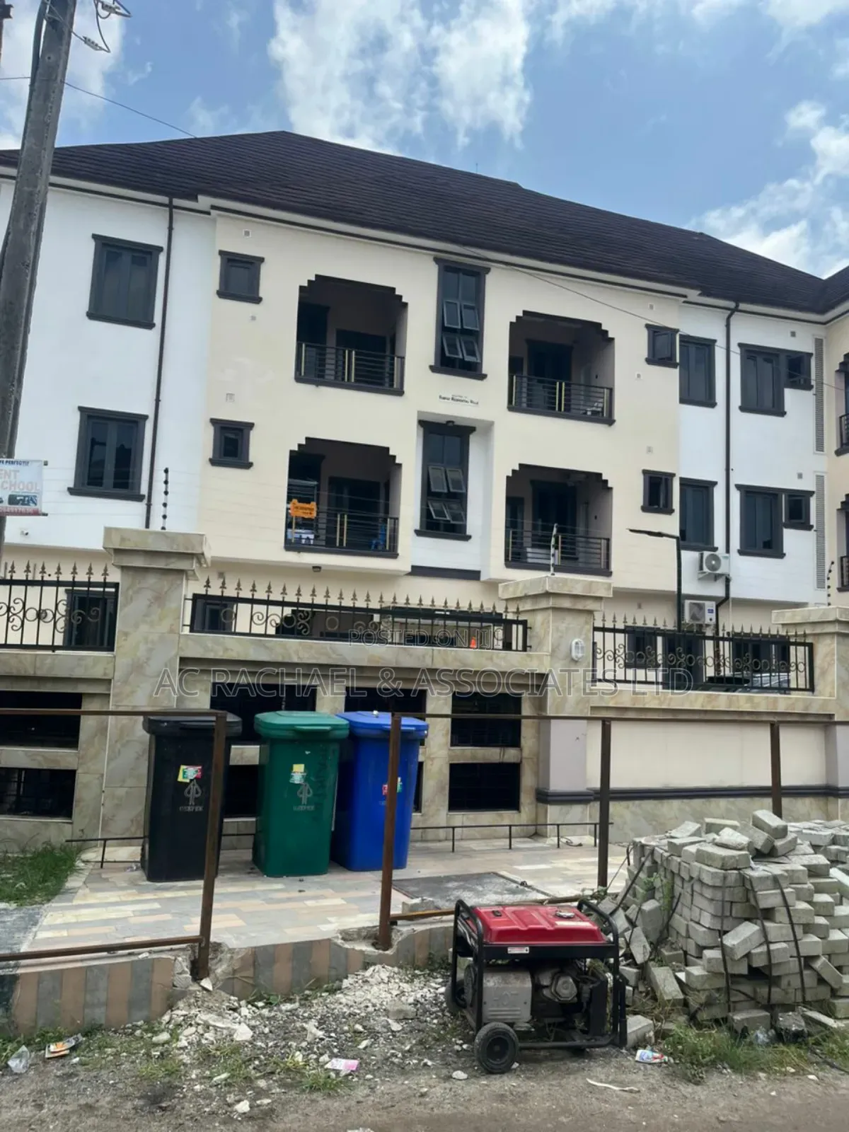 2bdrm Block of Flats in Lakeview Estate, Amuwo-Odofin for sale in Amuwo-Odofin