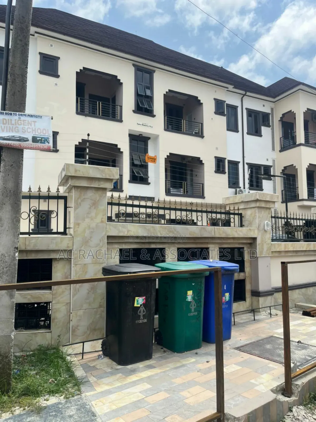 2bdrm Block of Flats in Lakeview Estate, Amuwo-Odofin for sale in Amuwo-Odofin