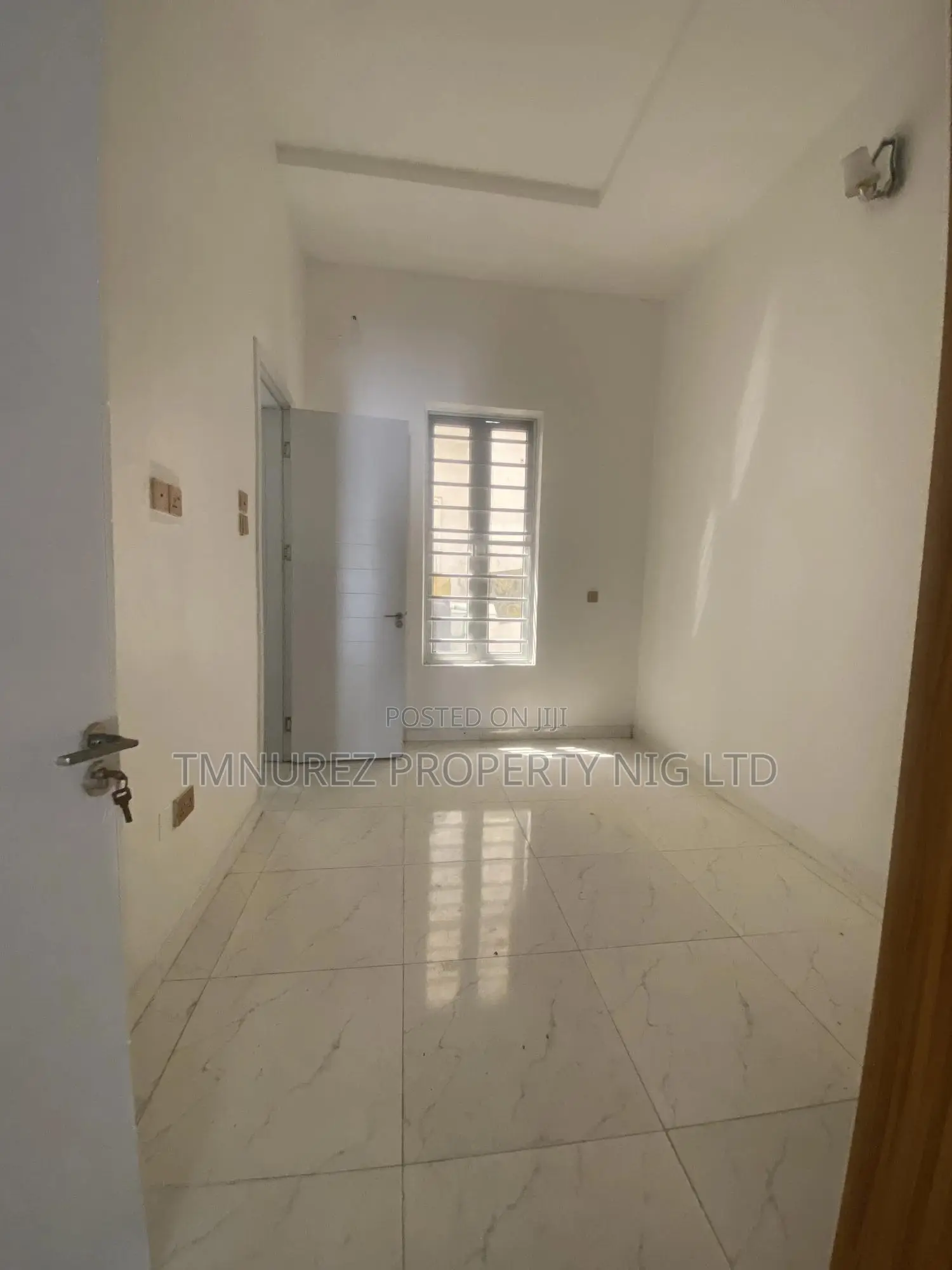 4bdrm Duplex in Chevron for rent in Chevron