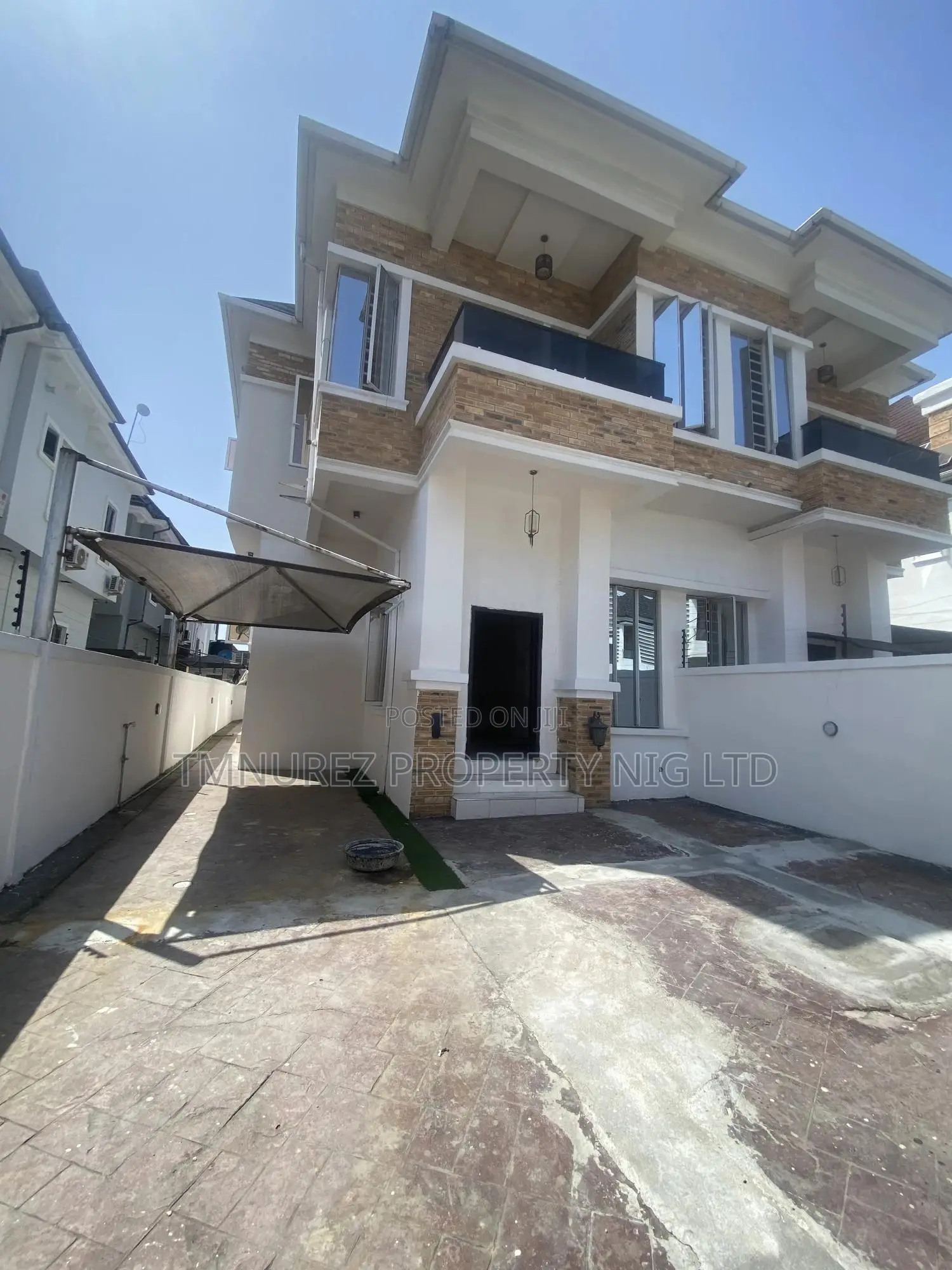 4bdrm Duplex in Chevron for rent in Chevron