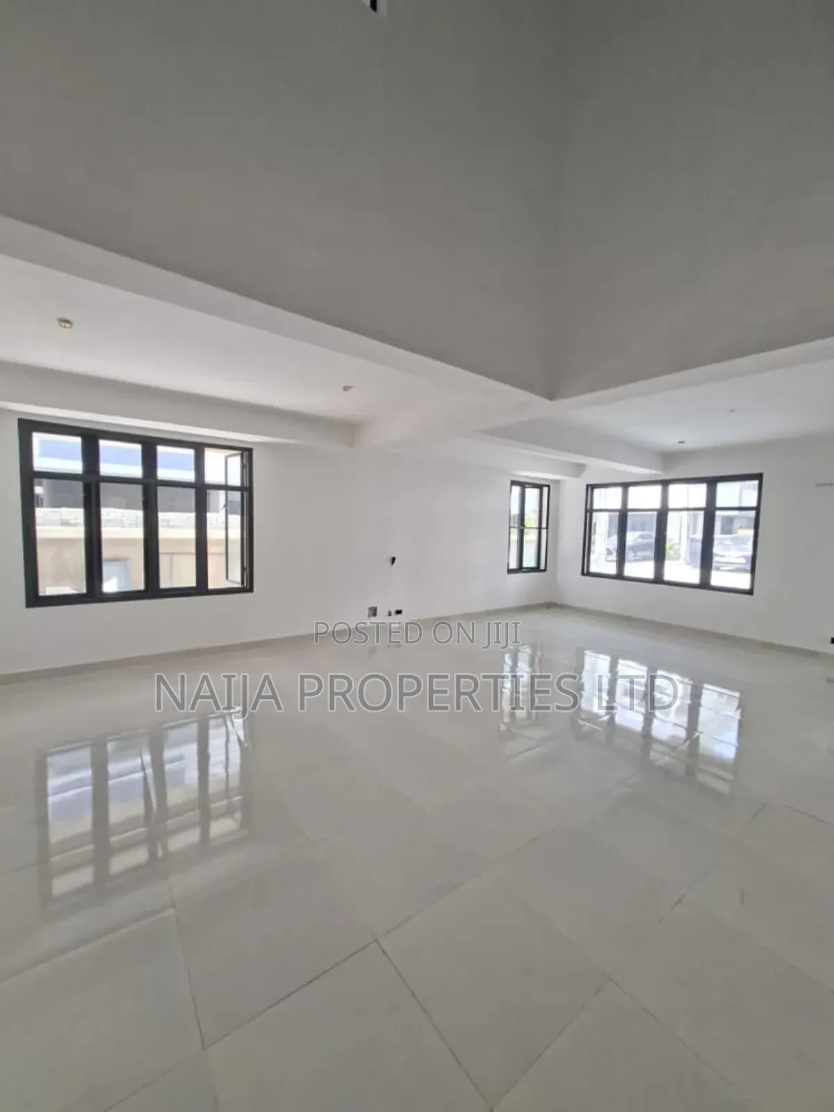 5bdrm Duplex in Off Freedom Way, Lekki Phase 1 for rent in Lekki Phase 1
