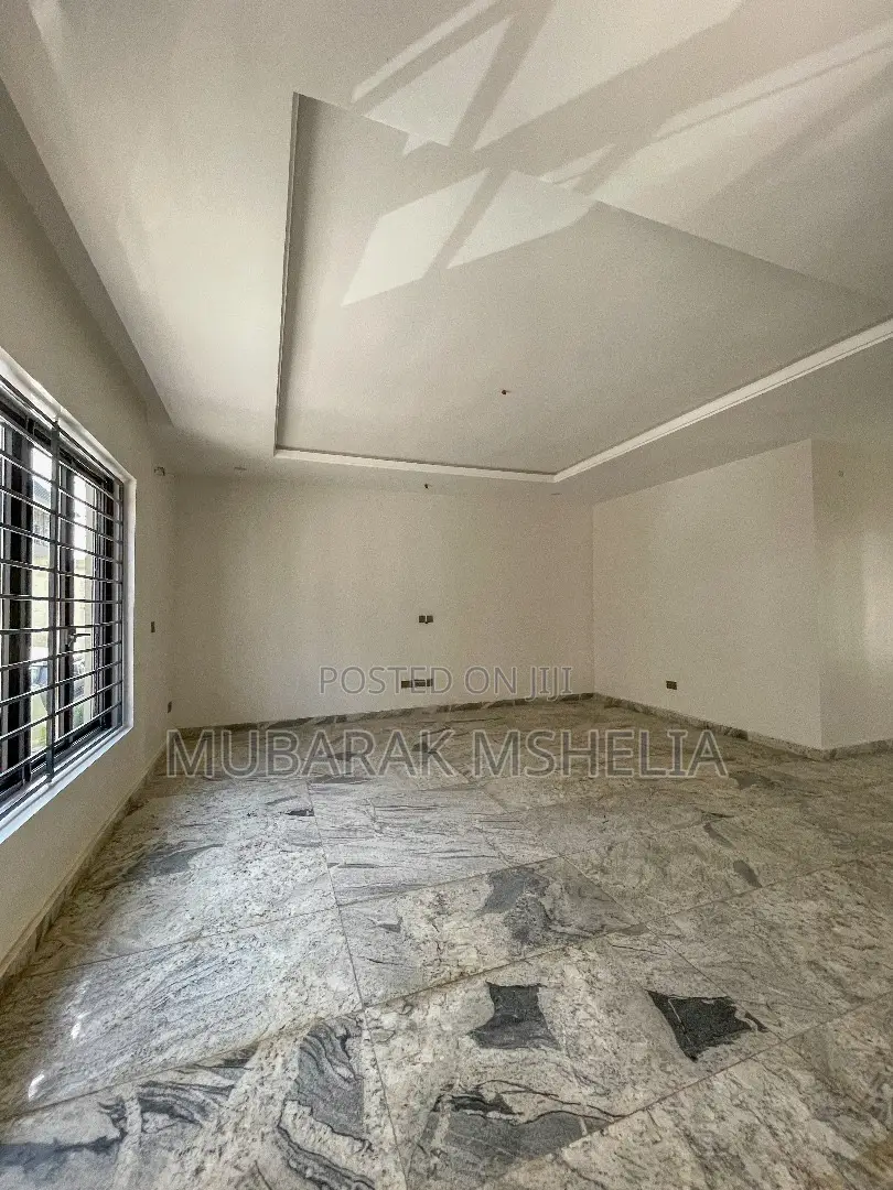 5bdrm Duplex in Jahi for sale in Jahi