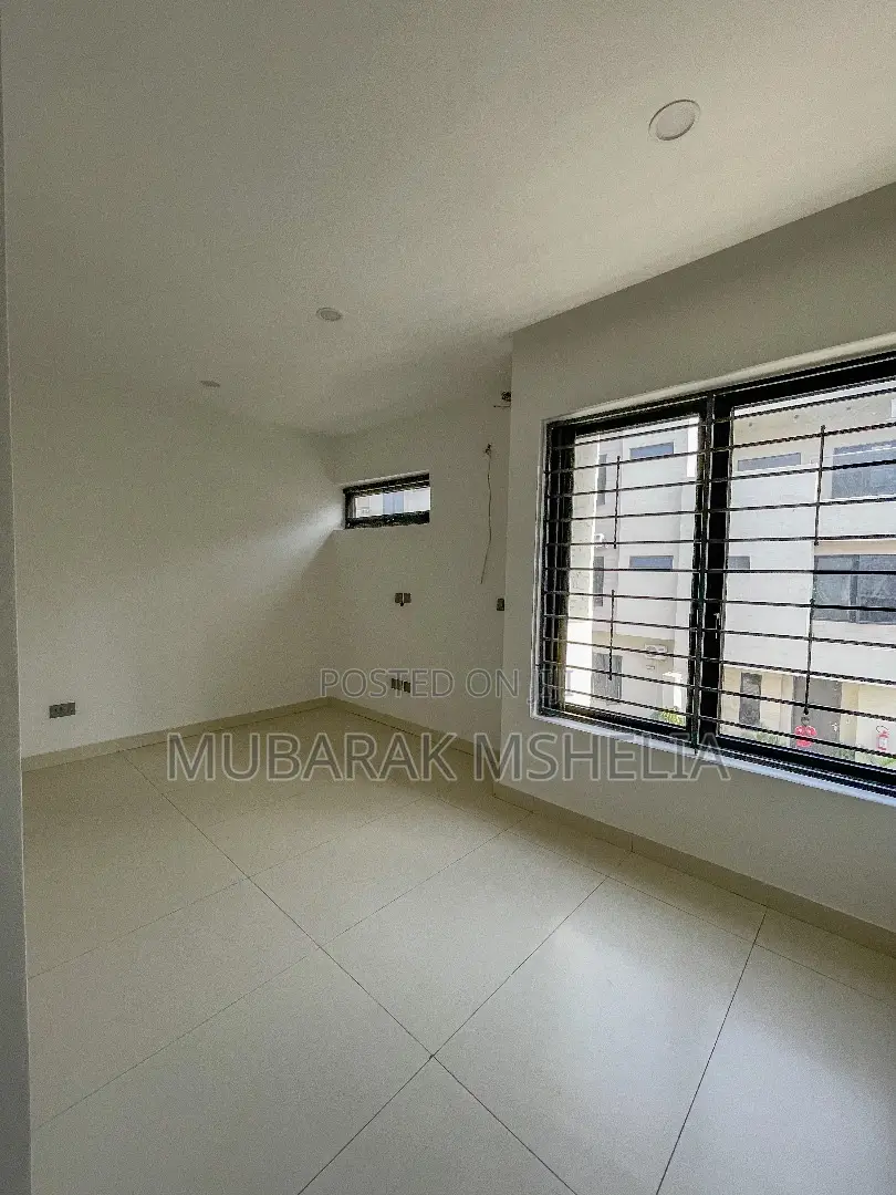 5bdrm Duplex in Jahi for sale in Jahi