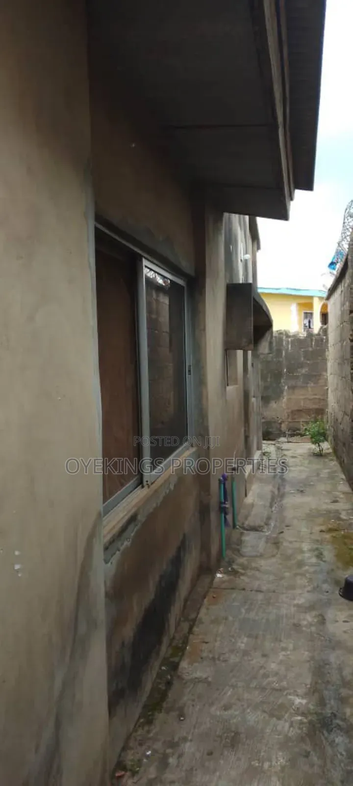 5bdrm Bungalow in New Airport Road, Akala Express for sale in Akala Express