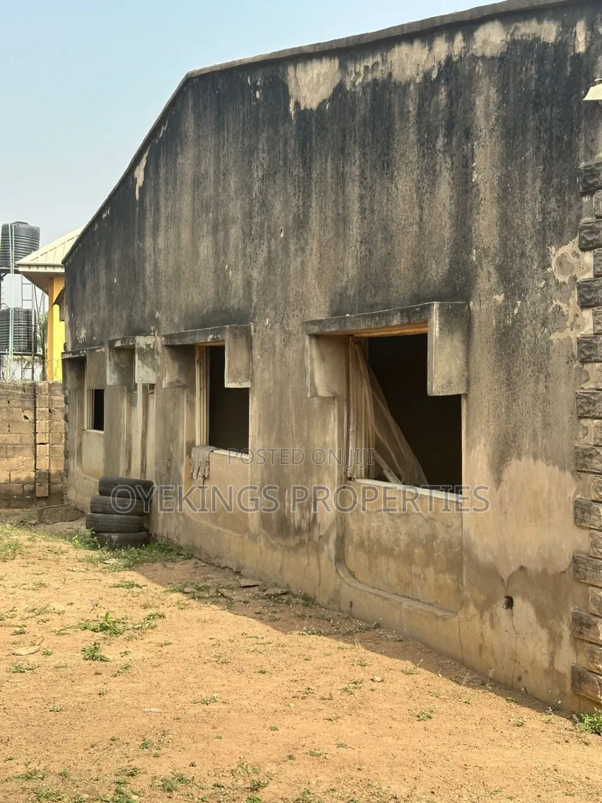 5bdrm Bungalow in New Airport Road, Akala Express for sale in Akala Express