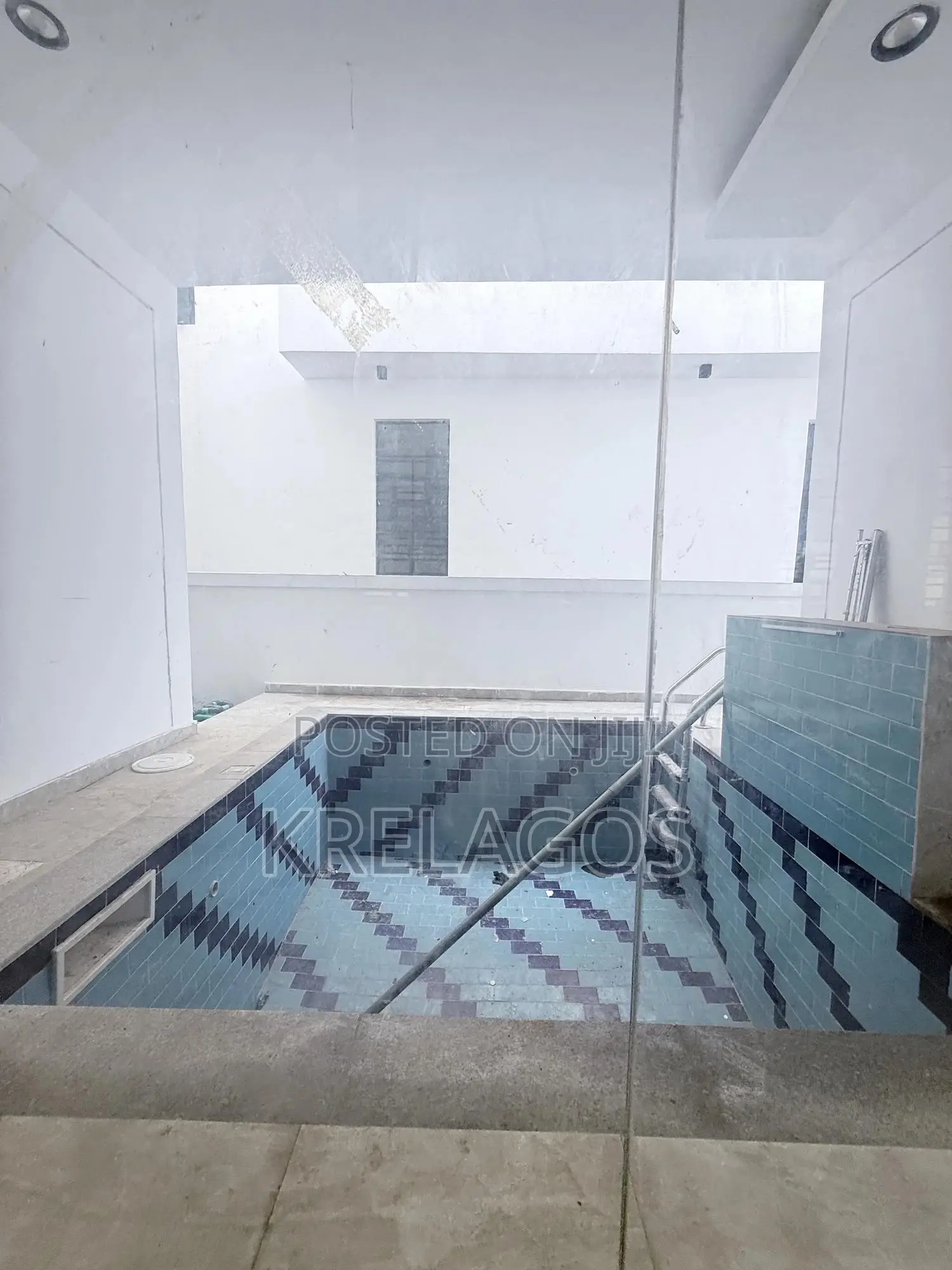 5bdrm Duplex in Orchid, Chevron for sale in Chevron