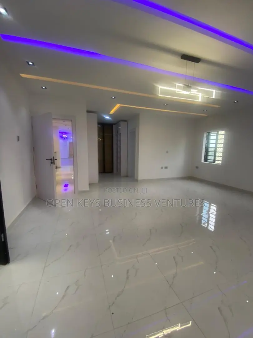 Furnished 5bdrm Duplex in Yemoja Str, Oluyole Estate for sale in Oluyole Estate