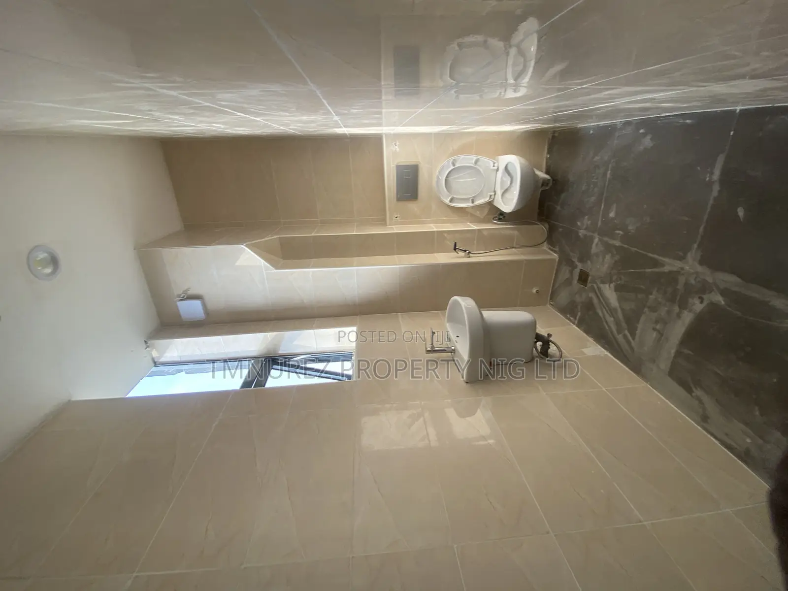 Showroom for Rent at Lakowe in Lekki Phase 1