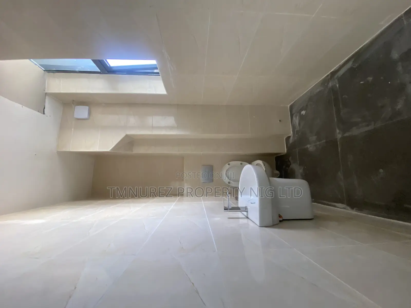 Showroom for Rent at Lakowe in Lekki Phase 1
