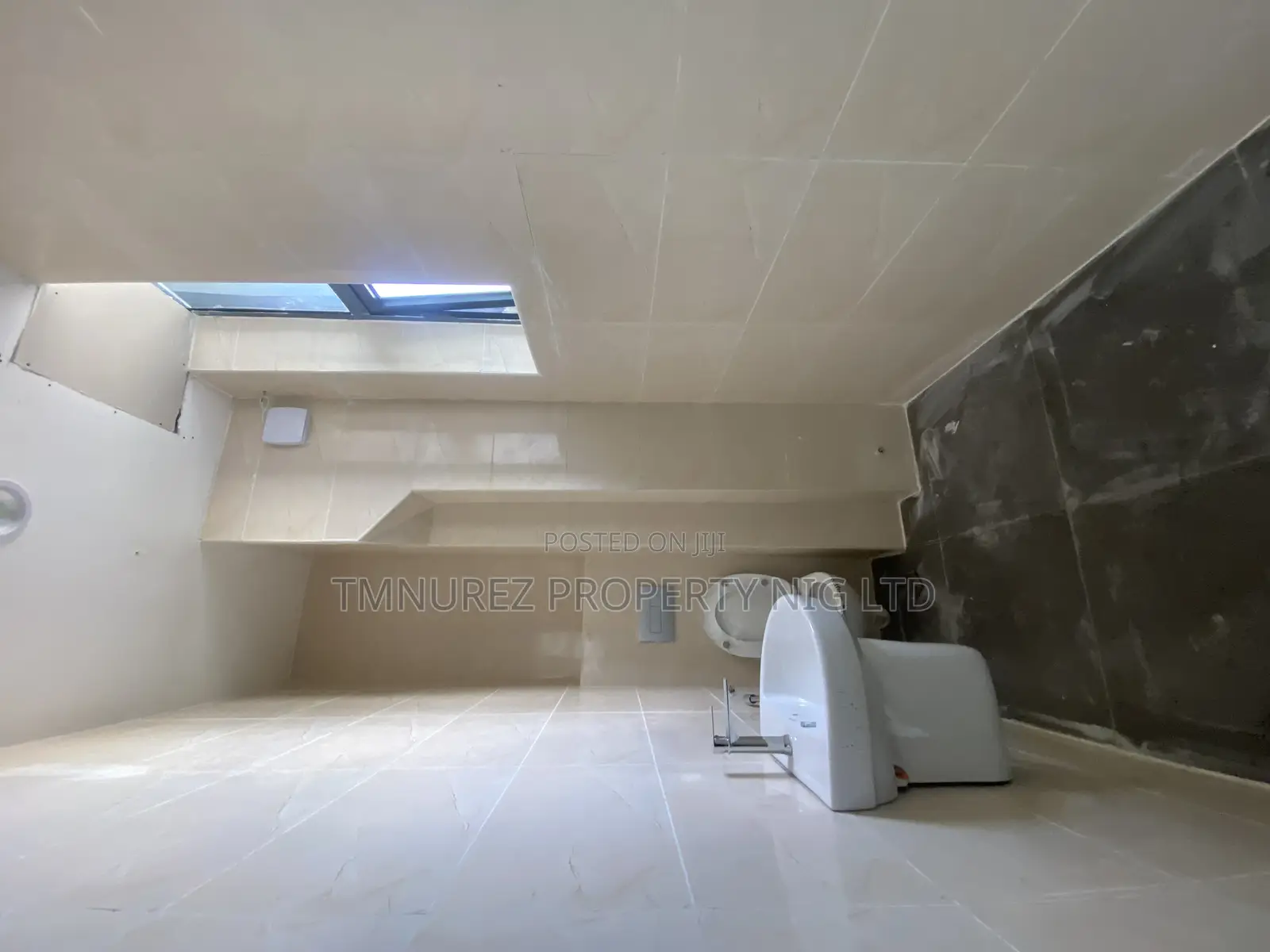 Showroom for Rent at Lakowe in Lekki Phase 1