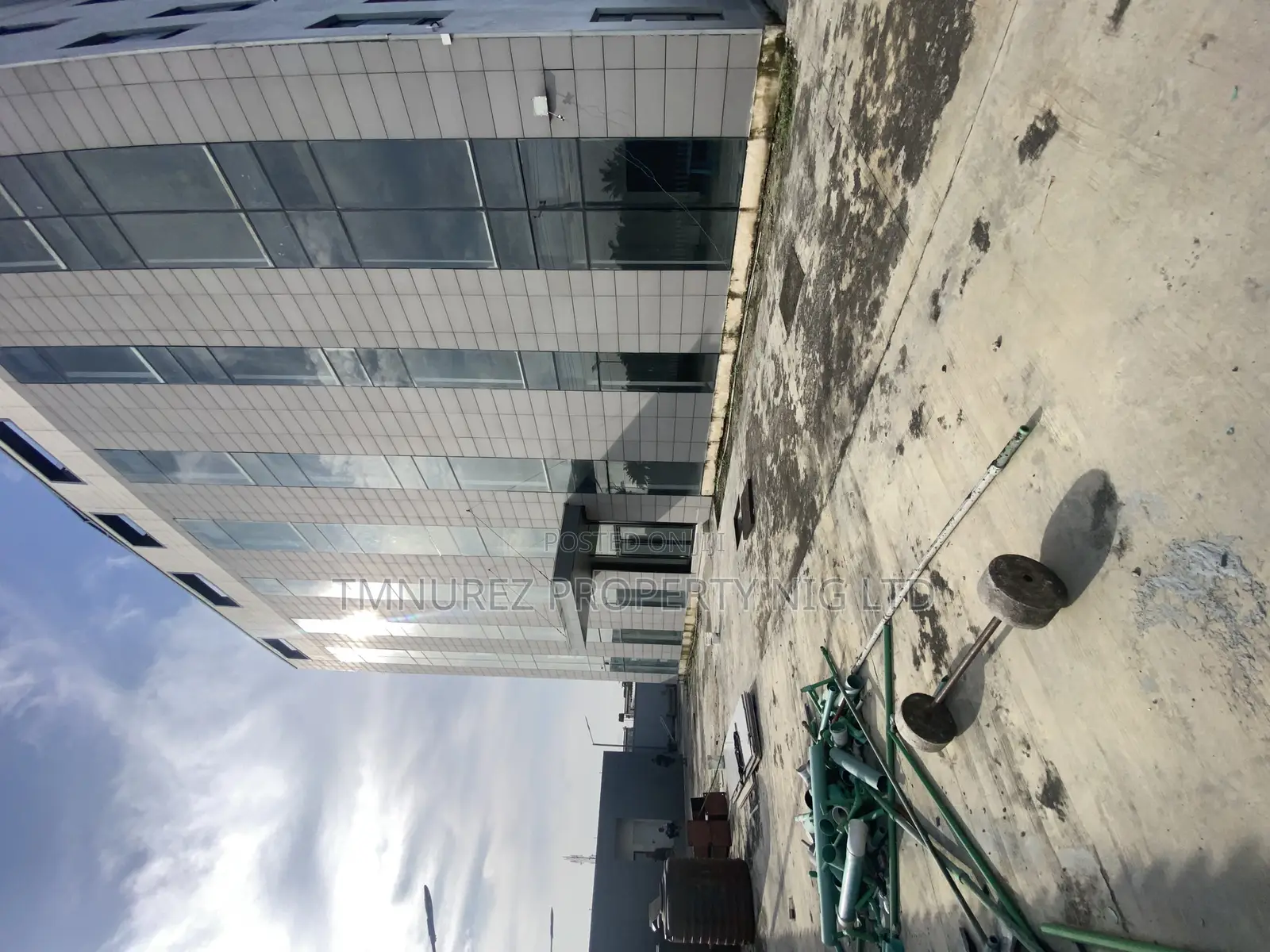 Showroom for Rent Facing Lekki Epe in Lakowe
