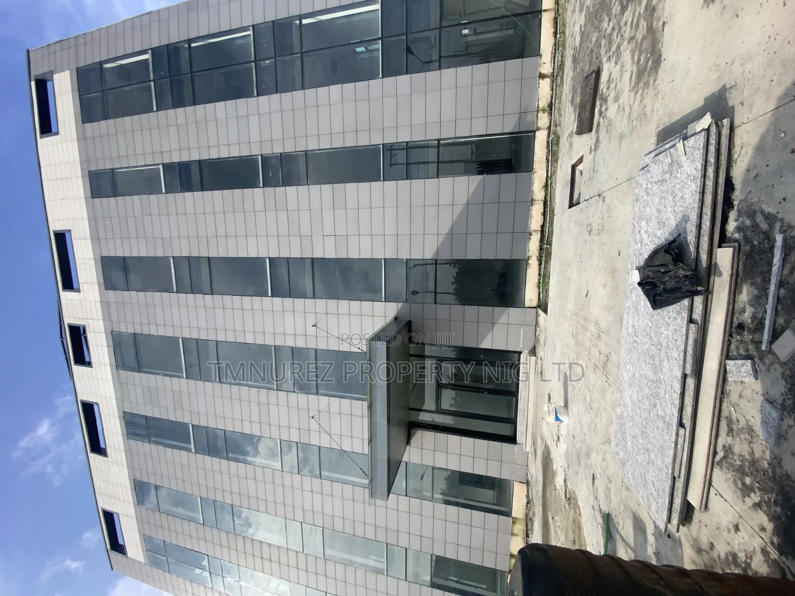 Showroom for Rent Facing Lekki Epe in Lakowe