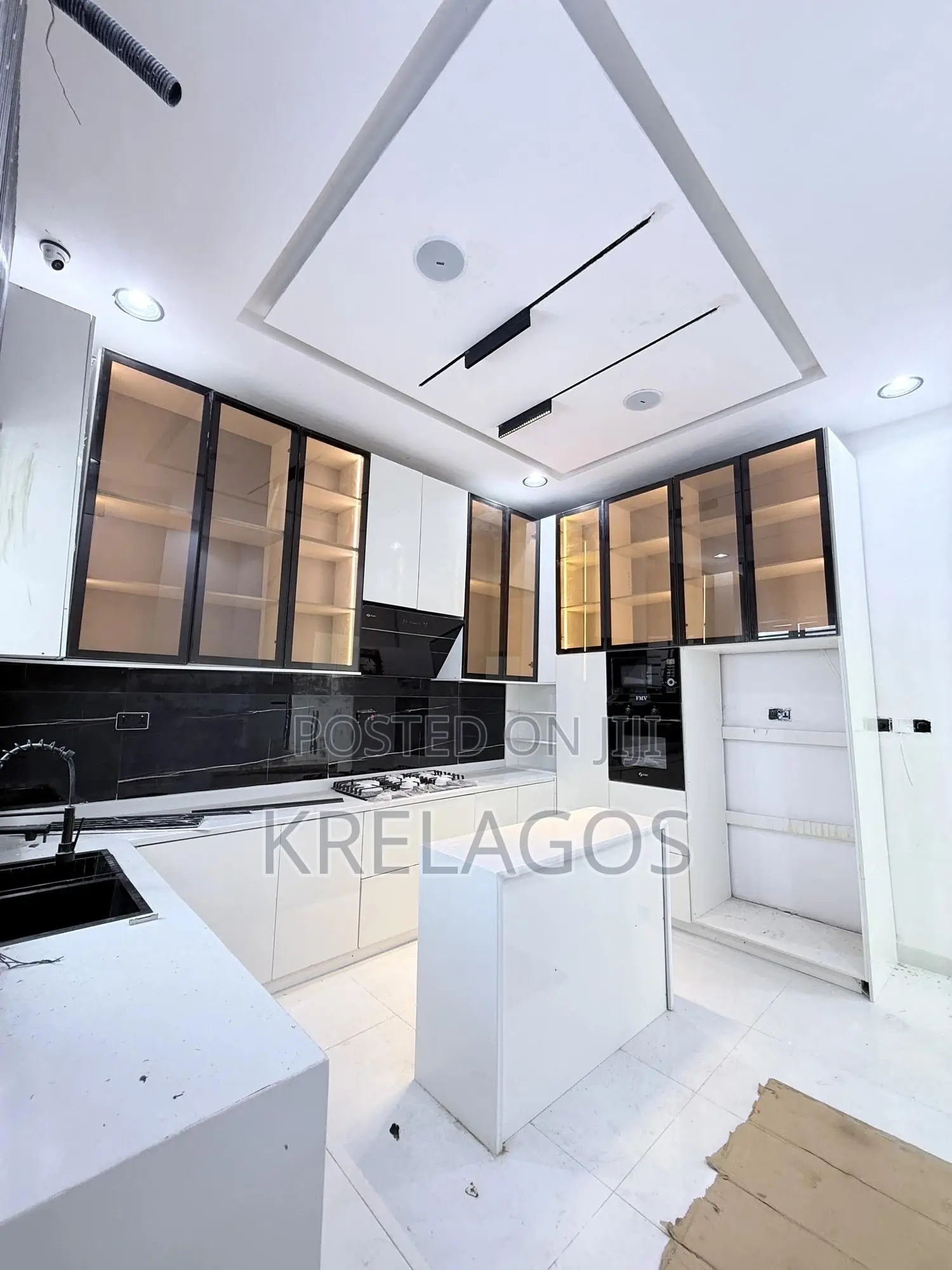 5bdrm Duplex in Orchid, Chevron for sale in Chevron