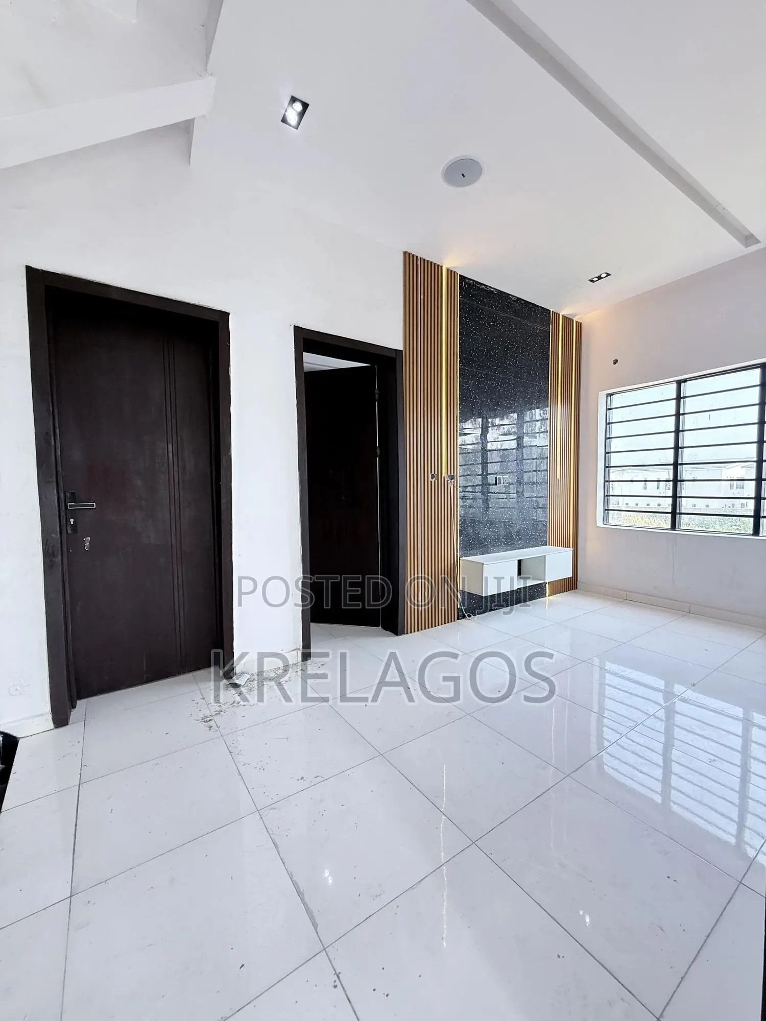 5bdrm Duplex in Orchid, Chevron for sale in Chevron