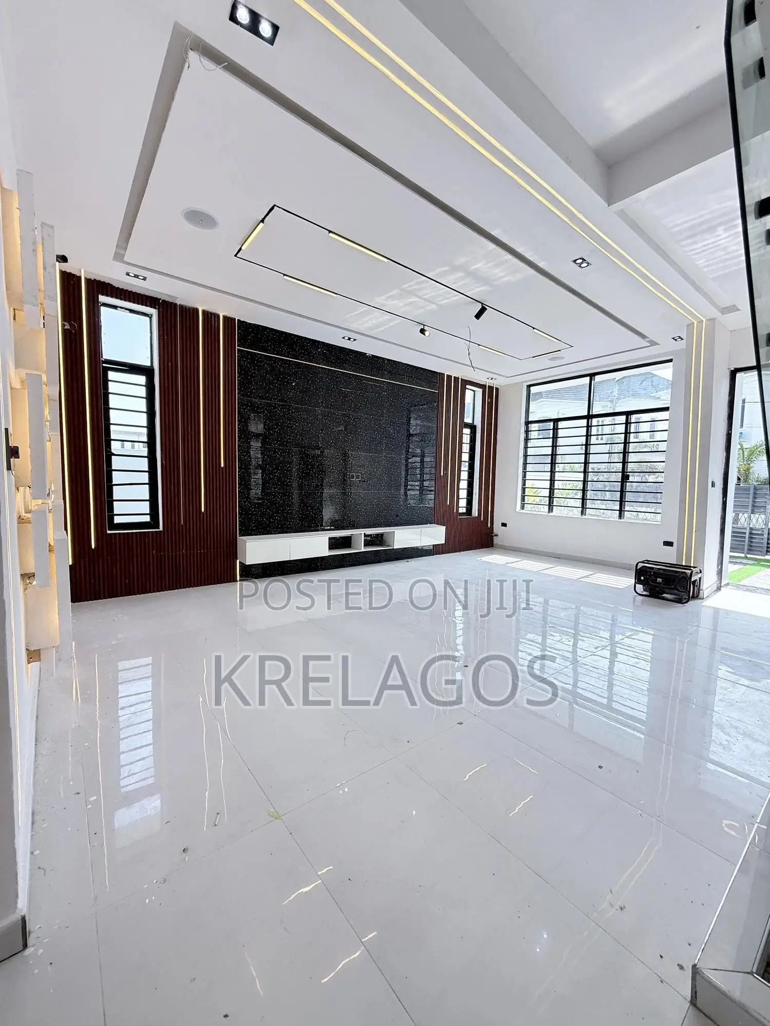5bdrm Duplex in Orchid, Chevron for sale in Chevron