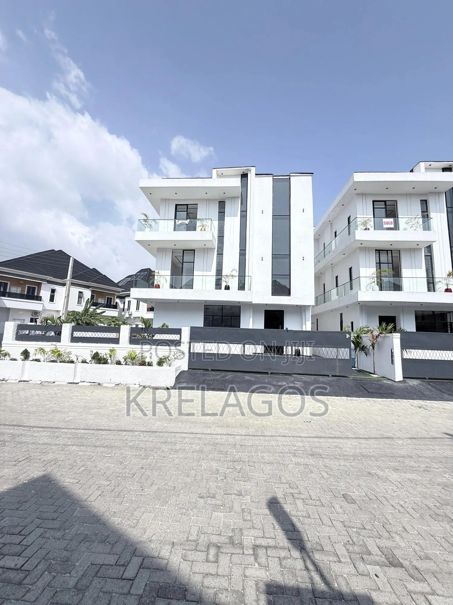 5bdrm Duplex in Orchid, Chevron for sale in Chevron