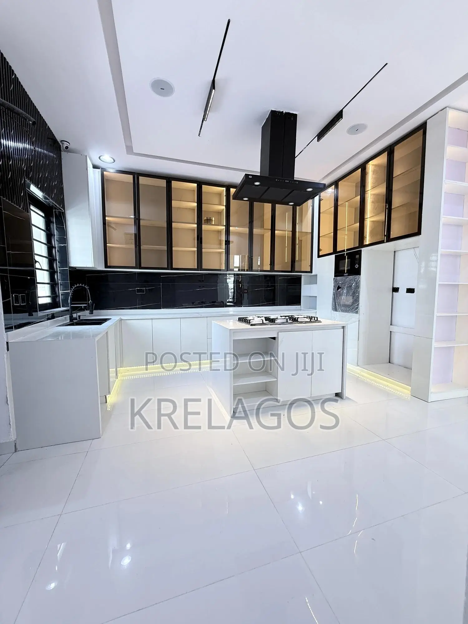 5bdrm Duplex in Orchid, Chevron for sale in Chevron