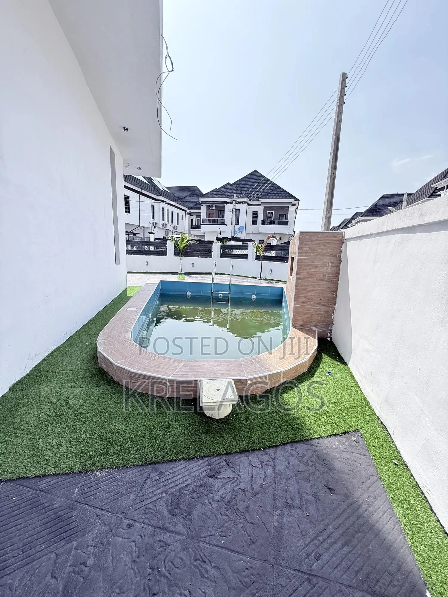 5bdrm Duplex in Orchid, Chevron for sale in Chevron