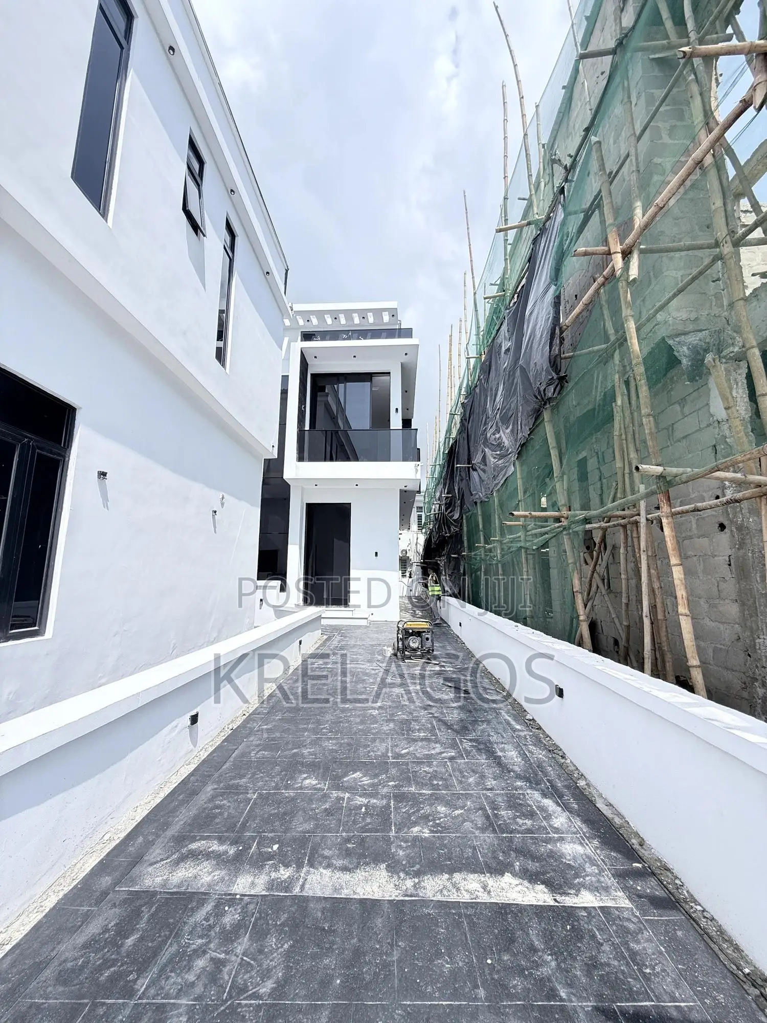 4bdrm Duplex in Orchid, Chevron for sale in Chevron
