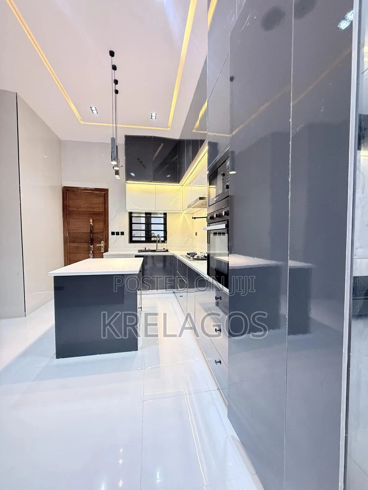 4bdrm Duplex in Orchid, Chevron for sale in Chevron