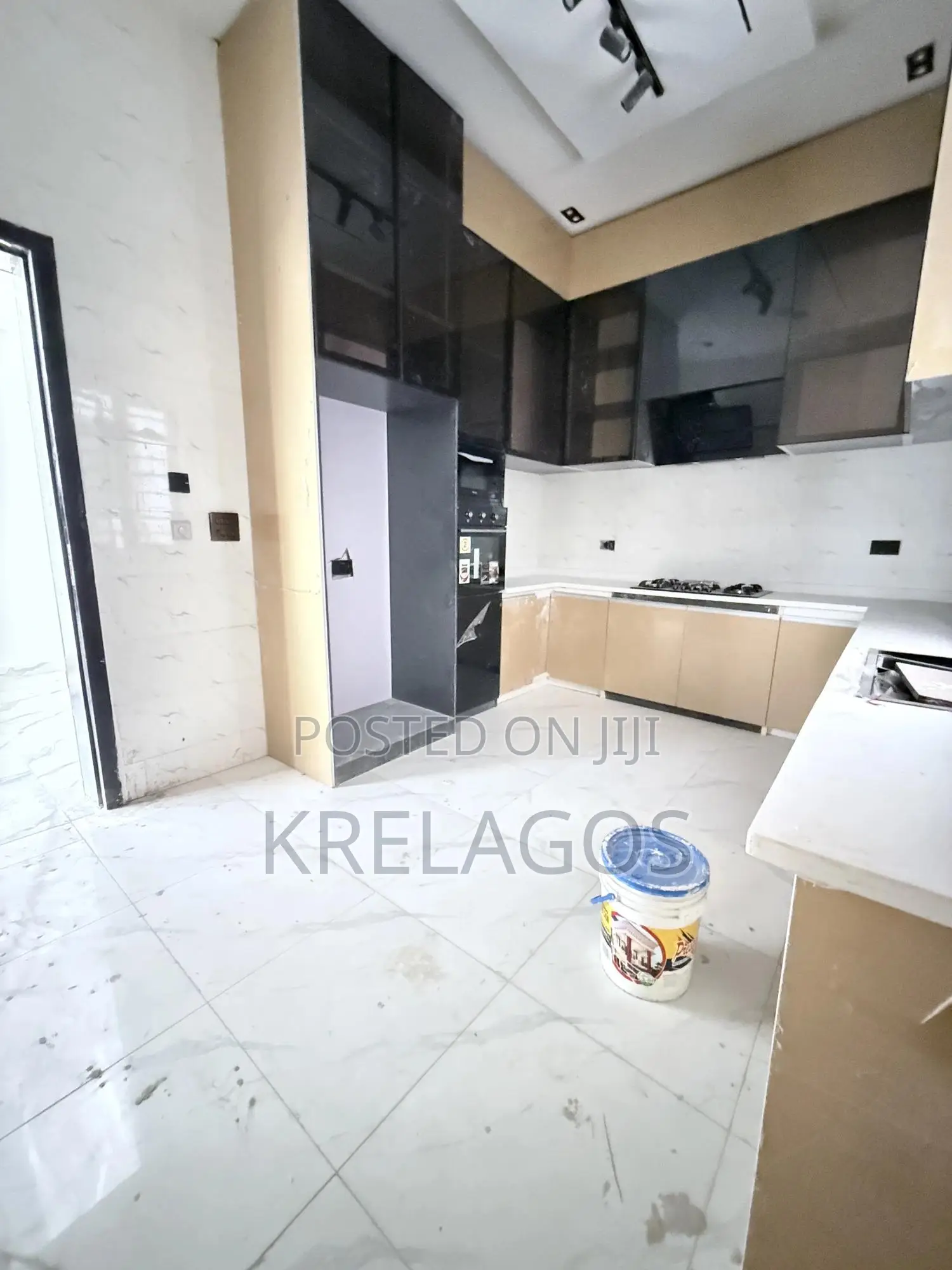 5bdrm Duplex in Orchid, Chevron for sale in Chevron