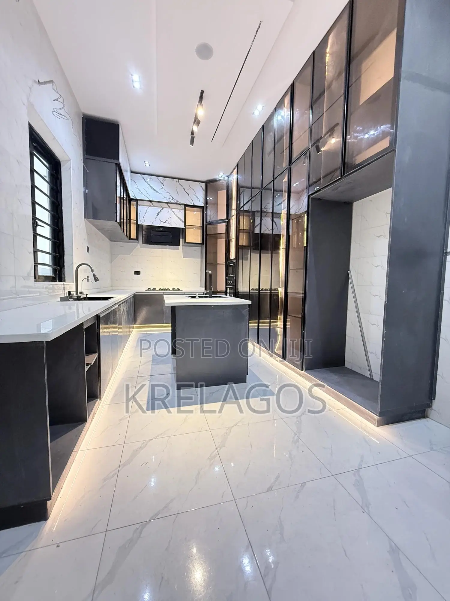 5bdrm Duplex in Orchid, Chevron for sale in Chevron
