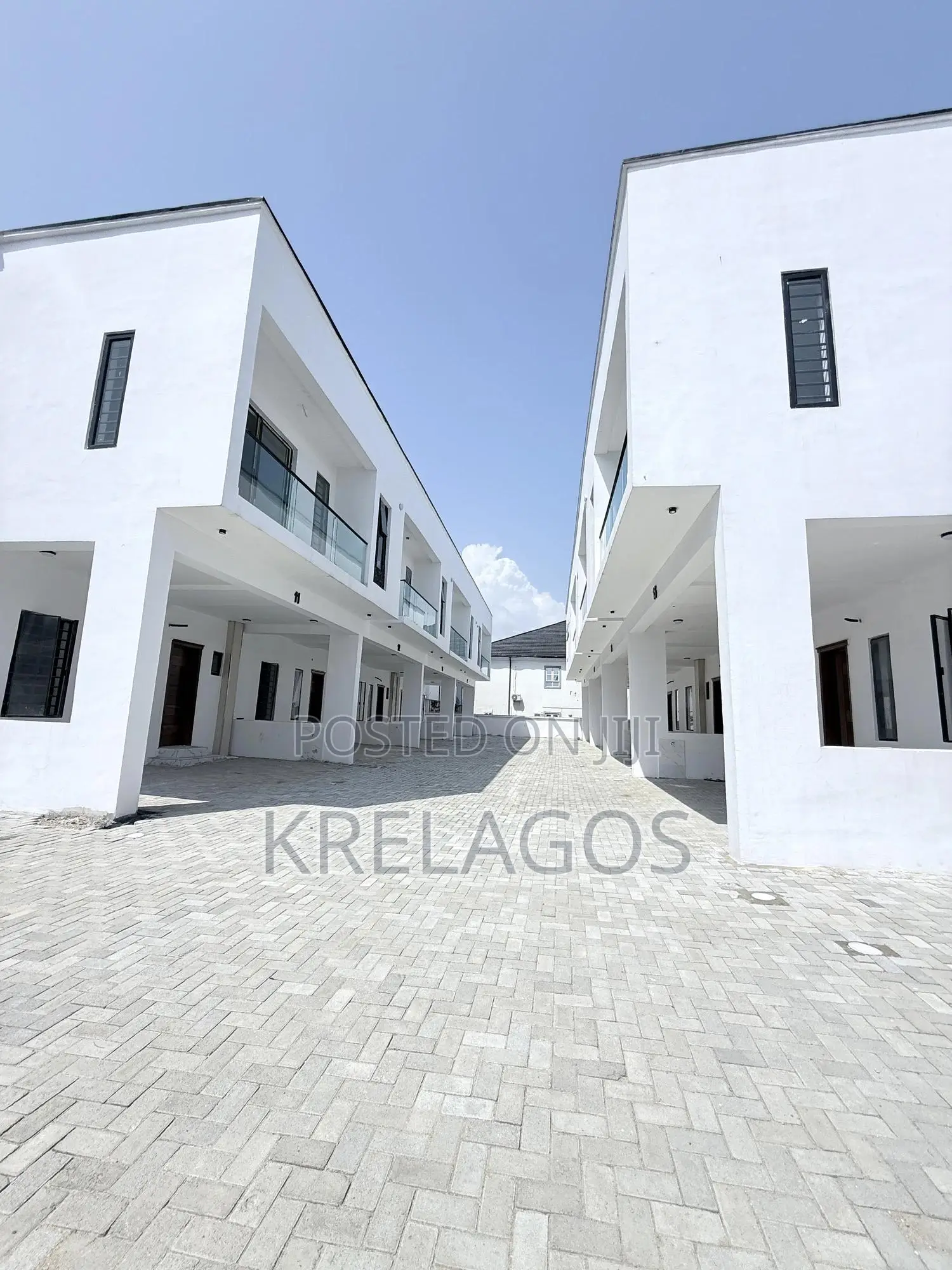 4bdrm Duplex in Orchid, Chevron for sale in Chevron