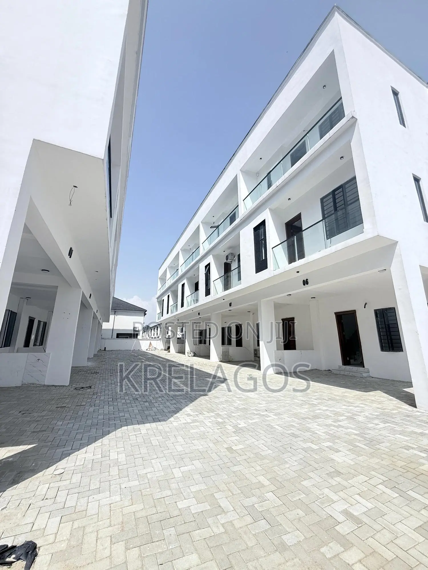 4bdrm Duplex in Orchid, Chevron for sale in Chevron