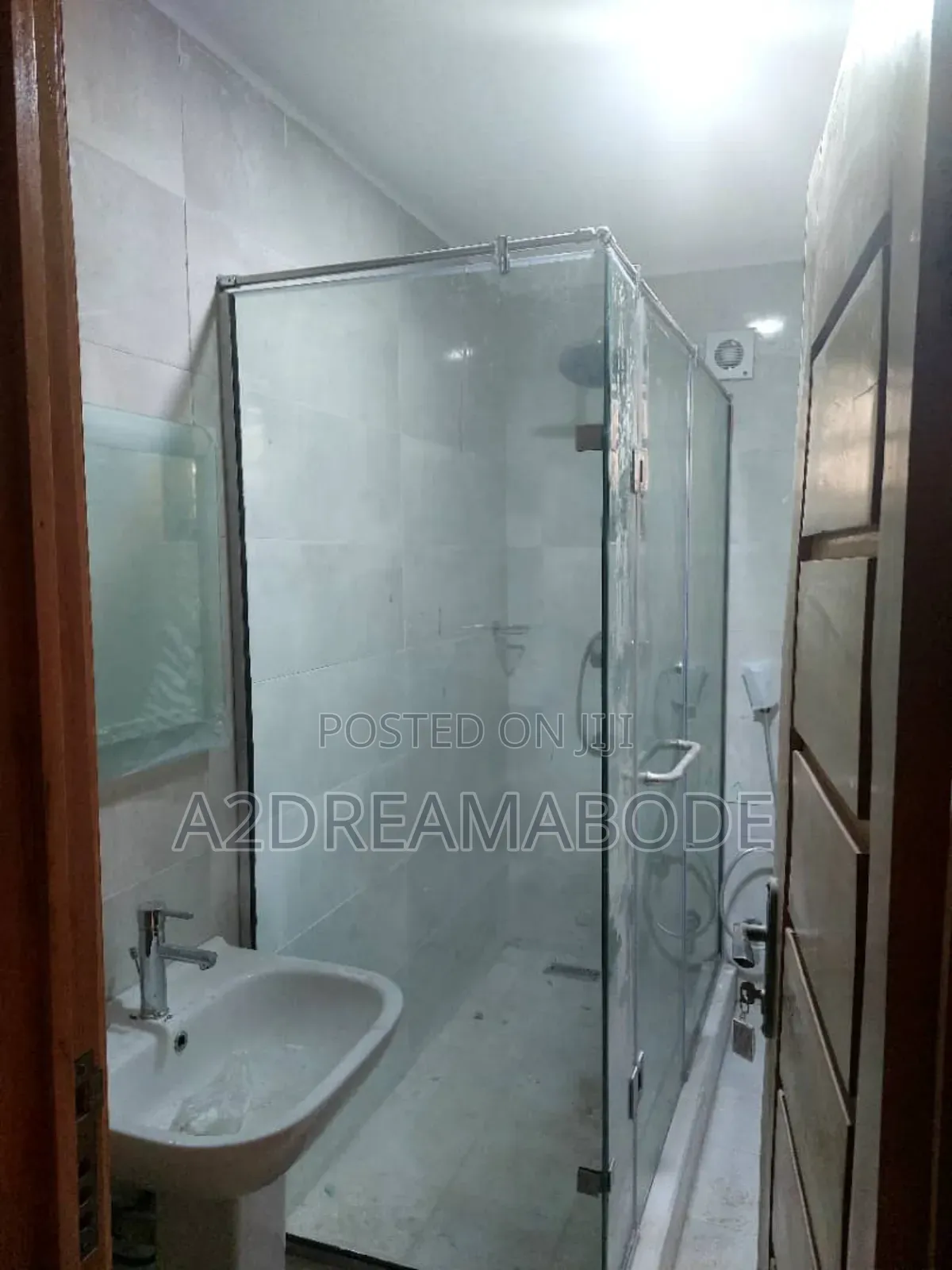 3bdrm Apartment in Ikeja Gra for rent in Ikeja