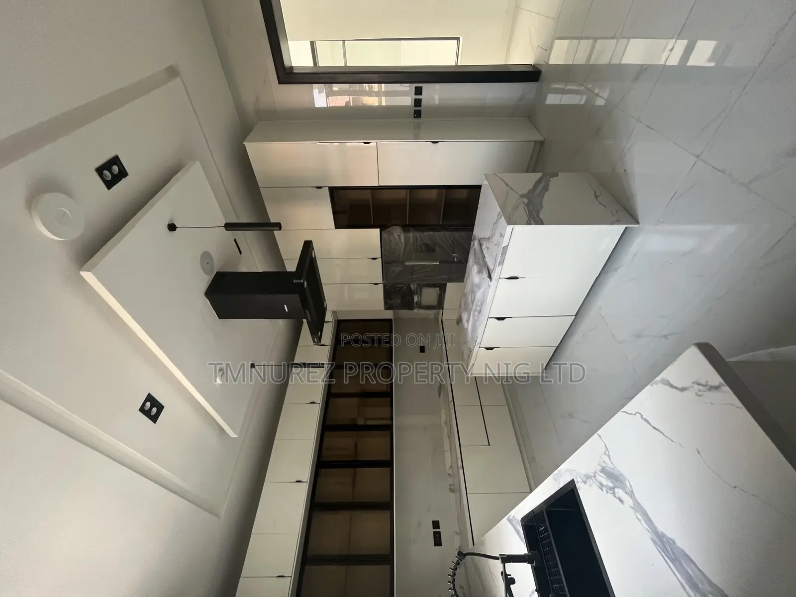 5bdrm Duplex in Chevron, Lekki for sale in Lekki