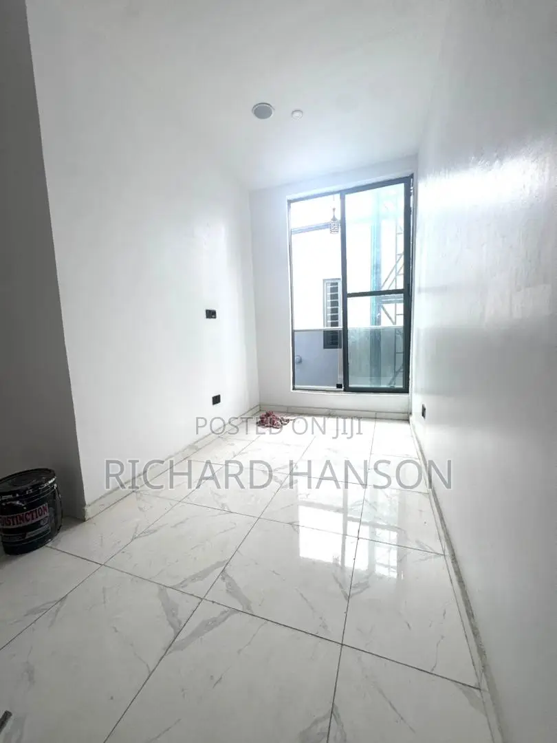 4bdrm Duplex in Thomas Estate for sale in Thomas Estate