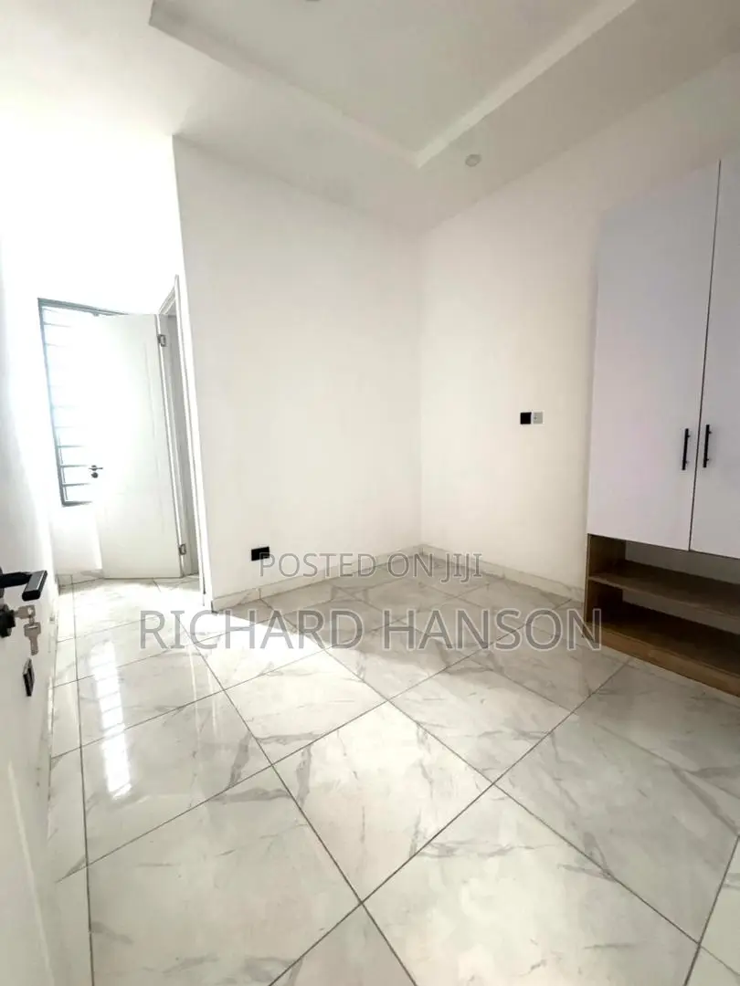 4bdrm Duplex in Thomas Estate for sale in Thomas Estate