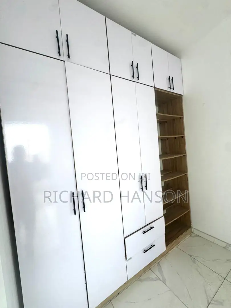 4bdrm Duplex in Thomas Estate for sale in Thomas Estate