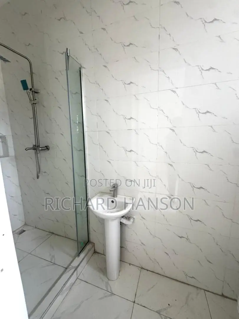 4bdrm Duplex in Thomas Estate for sale in Thomas Estate