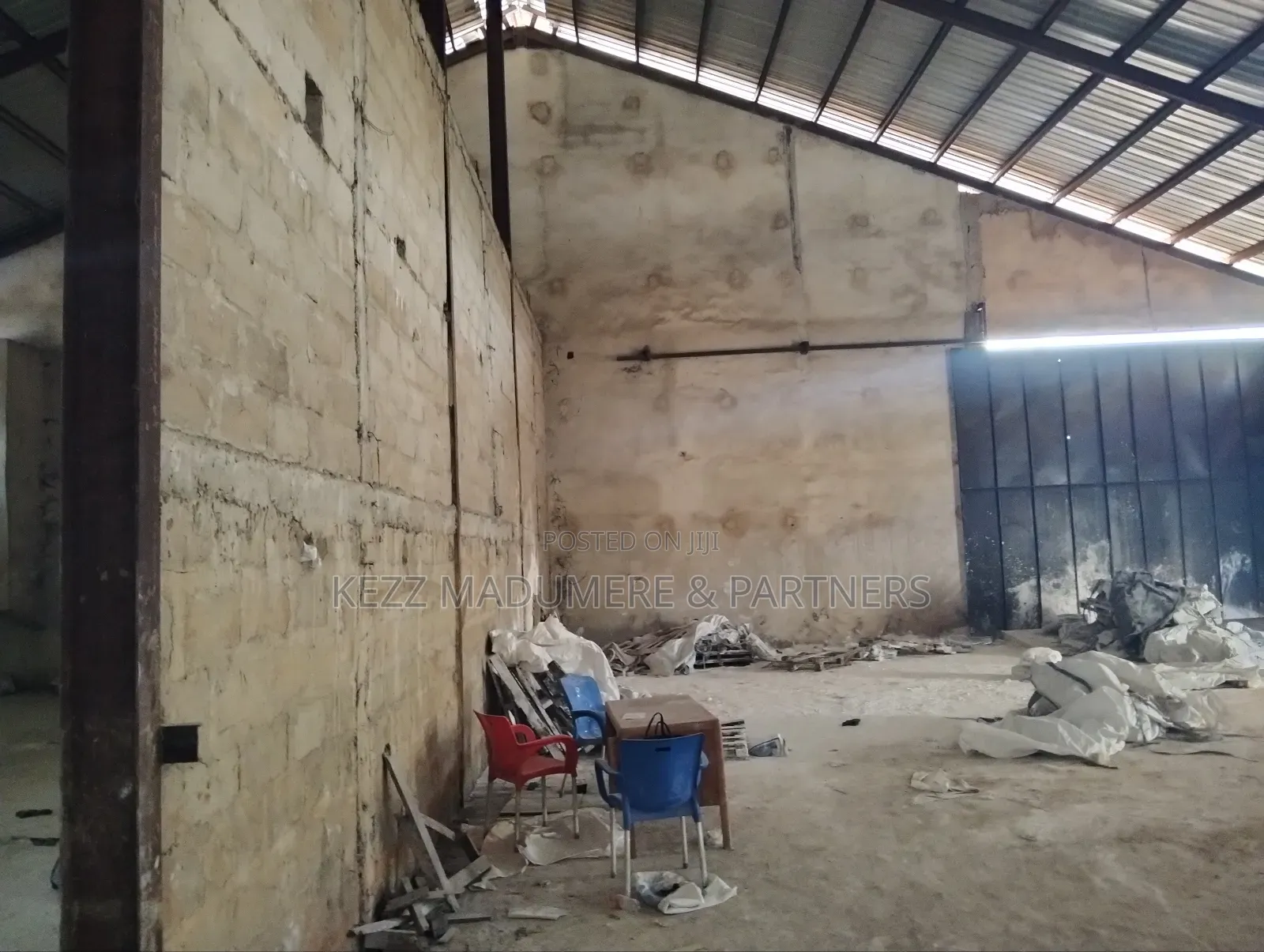 To Lease: Sizeable Warehouse Within Osisioma Flyover,Aba, Abia State in Osisioma Ngwa
