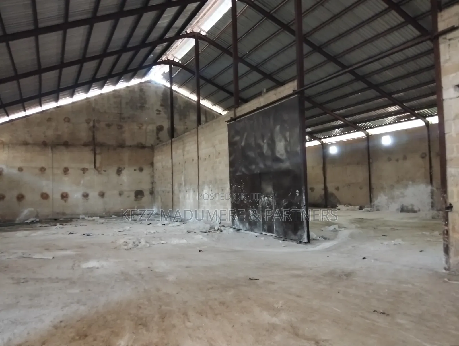 To Lease: Sizeable Warehouse Within Osisioma Flyover,Aba, Abia State in Osisioma Ngwa